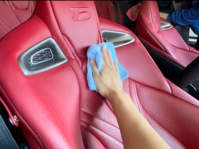 ☆レザーシート車洗浄☆全てのレザー素材に対応！嘔吐や消臭もお任せくださいサービスの画像