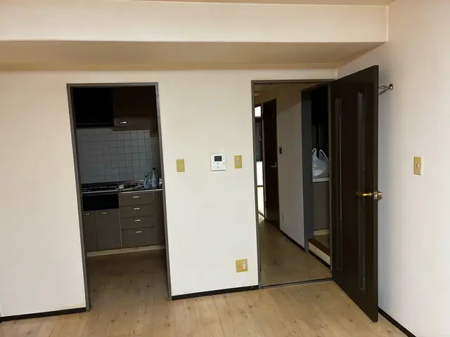 【口コミ数1位壁紙専門店】壁紙はクリーニングと塗替えで新品同様になりますサービスの画像