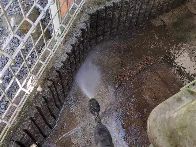 駐車場の高圧洗浄サービスの画像