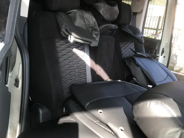 シートカバーの取り付け出張作業・通販サイトでご購入された商品の取り付け実施サービスの画像