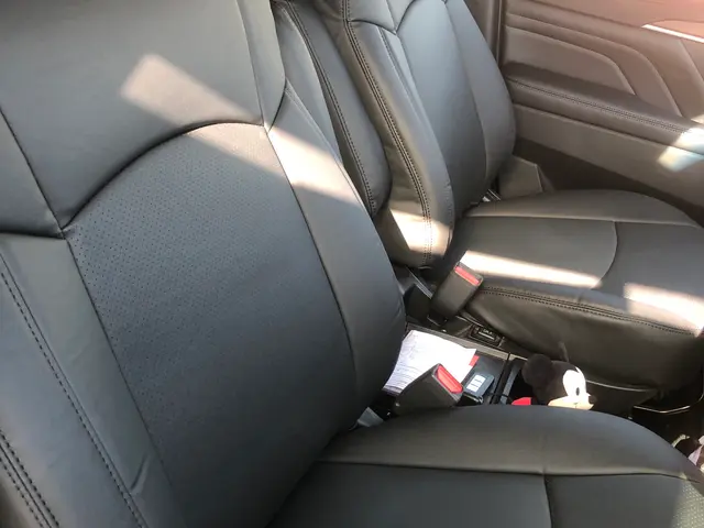 シートカバーの取り付け出張作業・通販サイトでご購入された商品の取り付け実施サービスの画像