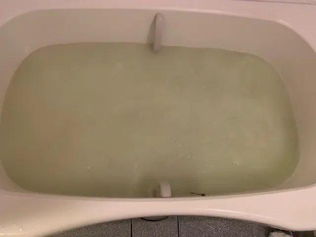 追い焚き配管内を薬剤とバブル発生器にて綺麗にします。安心の損害保険加入済み！サービスの画像