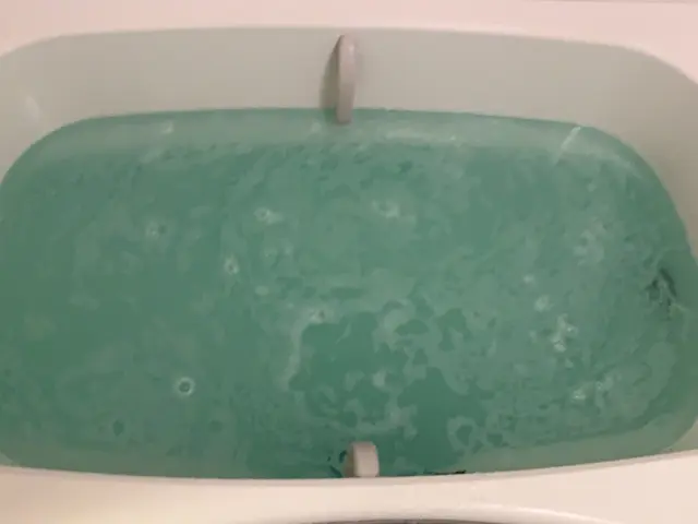 追い焚き配管内を薬剤とバブル発生器にて綺麗にします。安心の損害保険加入済み！サービスの画像