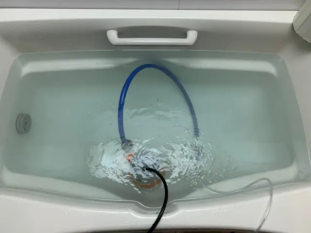 追い焚き配管内を薬剤とバブル発生器にて綺麗にします。安心の損害保険加入済み！サービスの画像