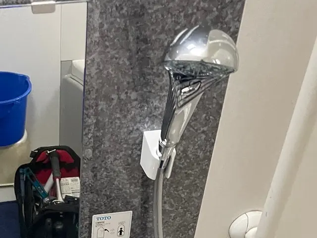 シャワーヘッド、シャワーホース交換！パッキン劣化、ホース亀裂などサービスの画像