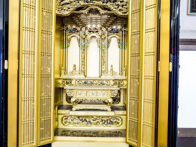 【創業昭和45年】☆年中無休☆熟練の技術でお仏壇を美しく仕上げます。お預かり専門サービスの画像