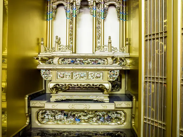 【創業昭和45年】☆年中無休☆熟練の技術でお仏壇を美しく仕上げます。お預かり専門サービスの画像