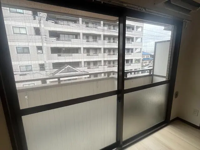 レールの砂汚れまで徹底洗浄！サービスの画像