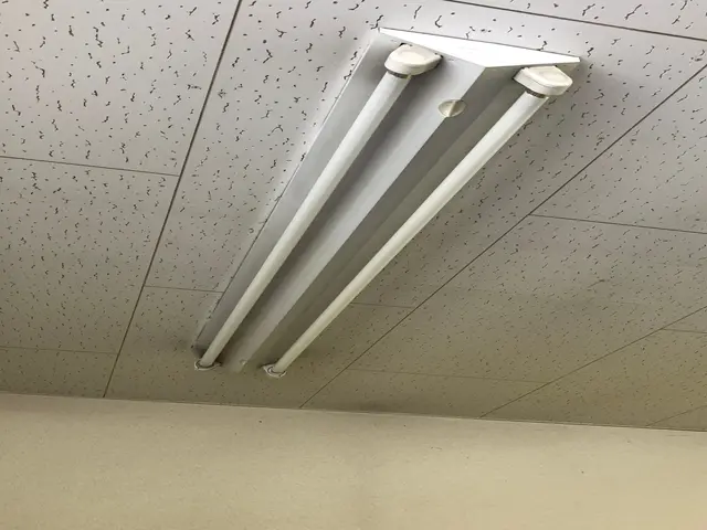 蛍光灯からＬＥＤへ交換｜ご家庭から事務所まで照明のリフォームサービスの画像