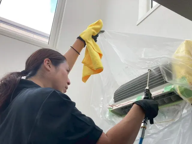 11月オープン記念　エアコンクリーニング　女性の方も安心！私がお伺い致します^^サービスの画像