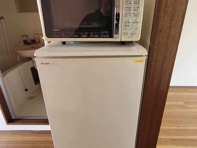 法人→法律厳守→他ではない海外リユース直営店で安心・低価格を実現。サービスの画像