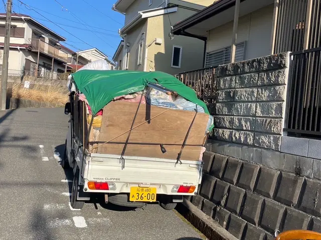 法人→法律厳守→他ではない海外リユース直営店で安心・低価格を実現。サービスの画像