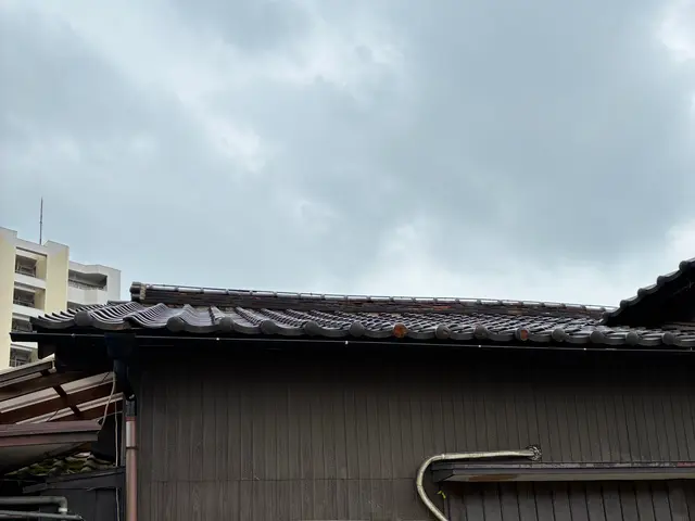 雨樋の詰まり、補修、工事、雨樋の事ならお任せ下さい。現状の状態考慮して作業しますサービスの画像