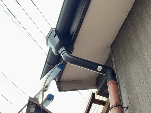 雨樋の詰まり、補修、工事、雨樋の事ならお任せ下さい。現状の状態考慮して作業しますサービスの画像