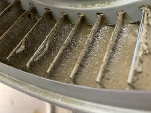 とにかく一生懸命に、丁寧に！自社スタッフが責任を持って対応します！サービスの画像