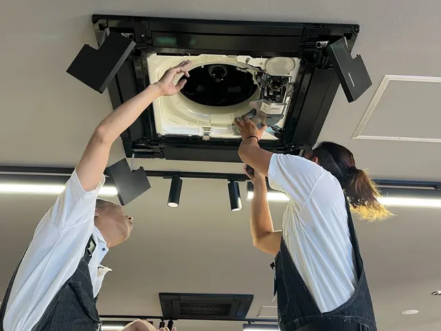 天井埋め込みエアコンクリーニング『安心』『丁寧』な作業で快適な空間を提供します！サービスの画像