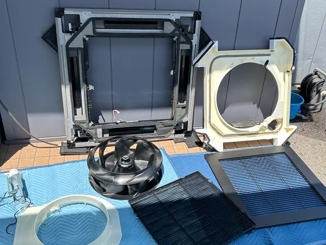 天井埋め込みエアコンクリーニング『安心』『丁寧』な作業で快適な空間を提供します！サービスの画像