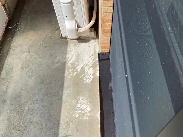 鳩の糞害　ベランダ　バルコニー高圧洗浄サービスの画像