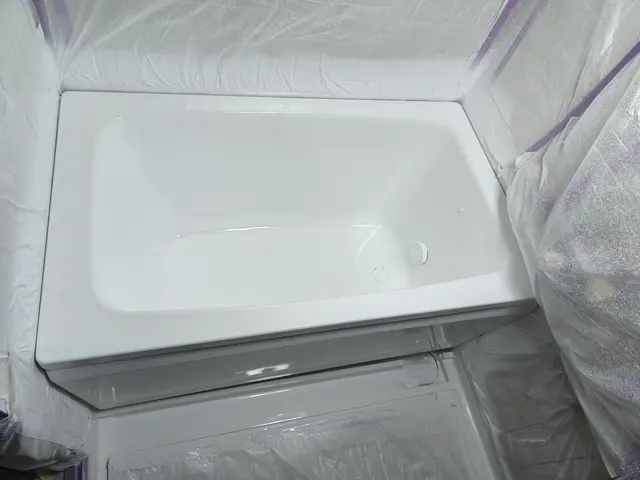 浴槽の落ちない汚れは消える!ひび割れも対応する!サービスの画像