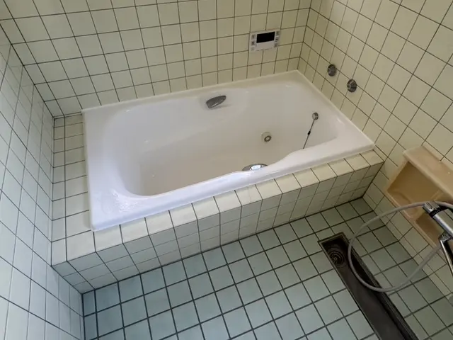 古い浴槽を、きれいに蘇らせますサービスの画像