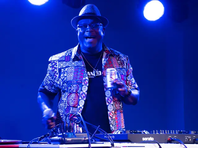 予約対応～企画・撮影・編集・納品まで当社スタッフがすべて対応します