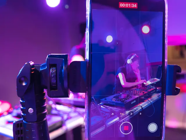 予約対応～企画・撮影・編集・納品まで当社スタッフがすべて対応します