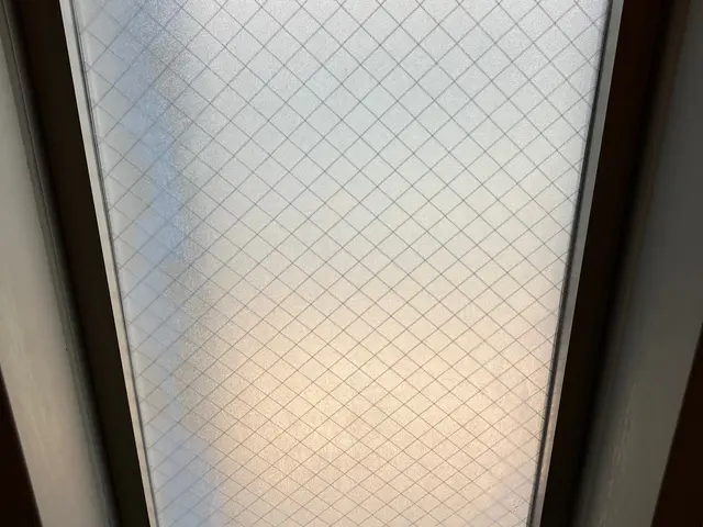 【パパママ割500円】窓ガラス/サッシ/網戸/パッキンのカビ/高圧洗浄致します！サービスの画像