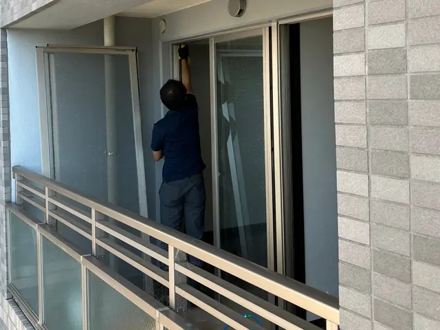 【パパママ割500円】窓ガラス/サッシ/網戸/パッキンのカビ/高圧洗浄致します！サービスの画像