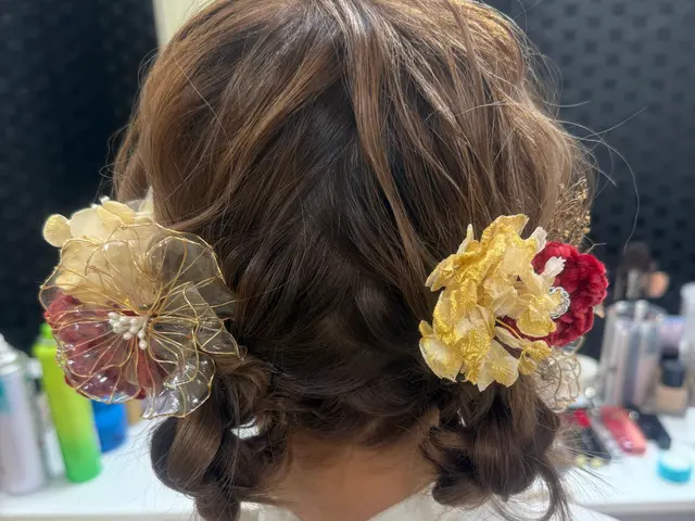 ご満足いただけるように心を込めてヘアメイクいたします。着付けも可能です。