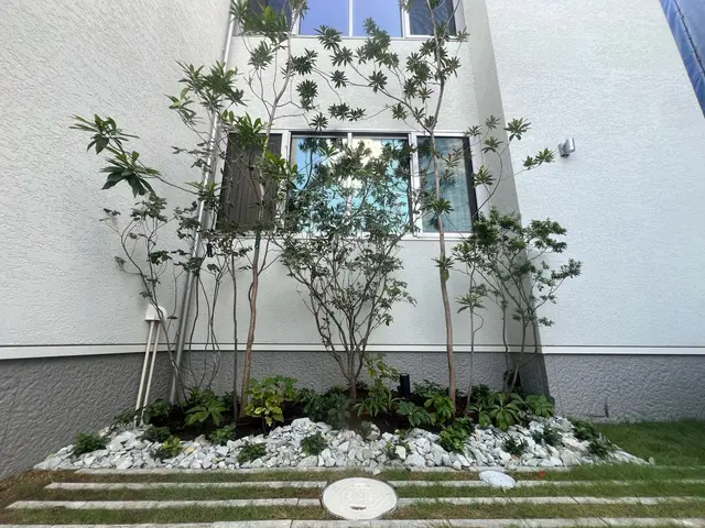 夫婦でお伺い可能です。迅速に対応し、理想のお庭にするサポートをさせていただきますサービスの画像