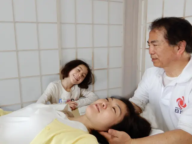 ぎっくり腰、頭痛、肩こりの不調コース、全身揉みほぐし、ヘッドスパのリラクコースサービスの画像