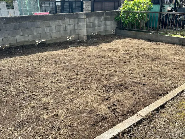 「機械で草刈り！広い土地も短時間でスッキリ美しく！」「電動工具で騒音軽減！！」サービスの画像