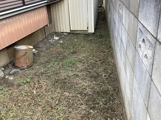 「機械で草刈り！広い土地も短時間でスッキリ美しく！」「電動工具で騒音軽減！！」サービスの画像