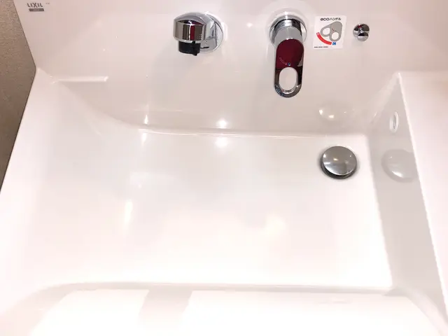 【水垢徹底除去！洗面ボウルは本来の輝きに！】プロが独自開発した専用の洗剤使用！サービスの画像