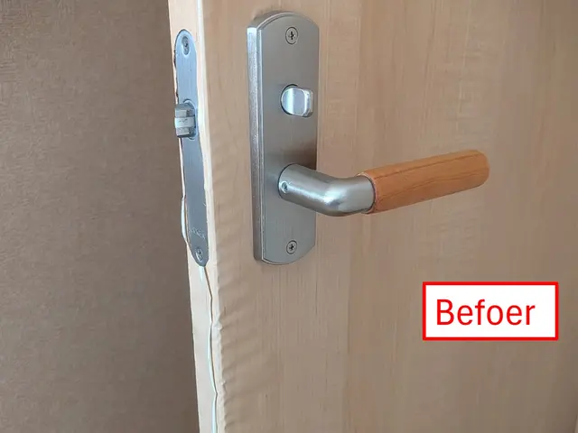 室内ドアの穴あき補修やイメージチェンジに！サービスの画像