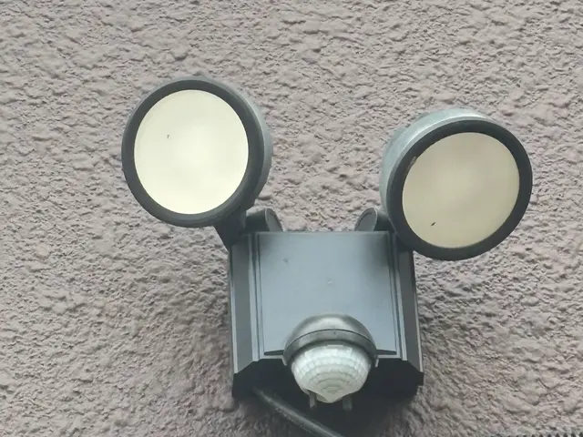 センサーライトの取付、交換　防犯の為にサービスの画像