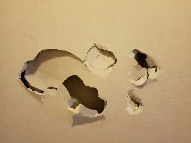 壁穴リペア！大きな穴にも対応可！！緊急ご依頼もすぐ対応致します。完全自社施工！！サービスの画像