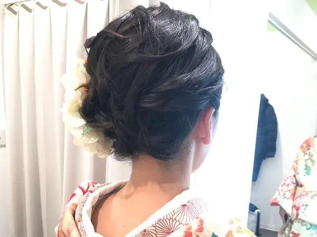 出張ヘアメイク☆モデル撮影.ショー、ブライダル、広告〜一般の方まで幅広く承ります