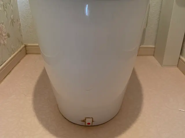 臭いの元は汚れにあり！見えないところまで本格トイレ洗浄！サービスの画像