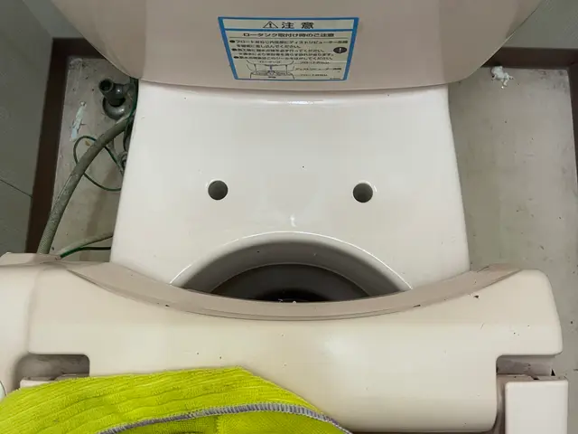 臭いの元は汚れにあり！見えないところまで本格トイレ洗浄！サービスの画像