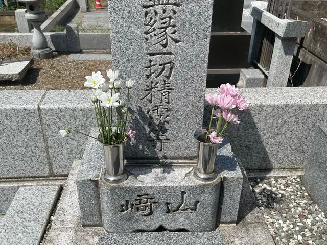 生花2束込みの金額。店長の私が必ず伺います◆丁寧に作業します！サービスの画像