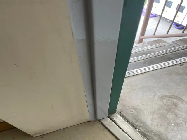 【住まいの顔を美しく！玄関ドア塗装】サービスの画像