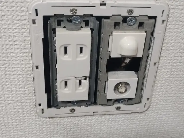 コンセント修理：実績多数！電気工事士のベテランが作業。土日祝日可、損害保険加入、サービスの画像