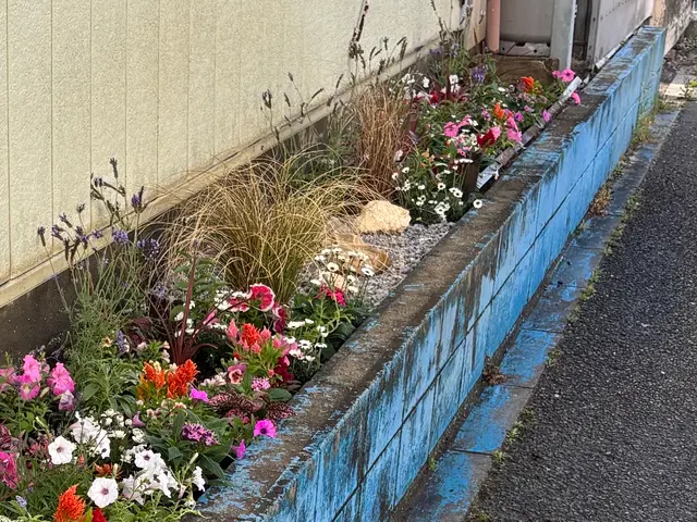 お花、地被類、低木等を植え込んでワンランク上のお庭にします！　植栽経験豊富！サービスの画像