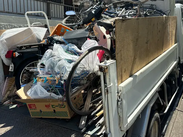 不用品回収の事ならお任せ下さい。2名で作業 女性スタッフ同行。キレイスッキリ！サービスの画像