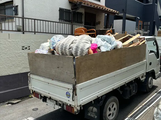 不用品回収の事ならお任せ下さい。2名で作業 女性スタッフ同行。キレイスッキリ！サービスの画像