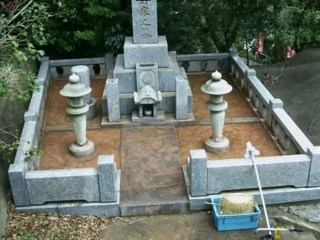 真心込めて、≪お墓掃除･お墓参り代行≫致します。北九州および近郊対応。サービスの画像