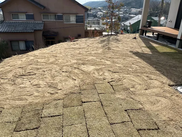 綺麗な天然芝施工◎施工後の雑草対策もお任せください！サービスの画像