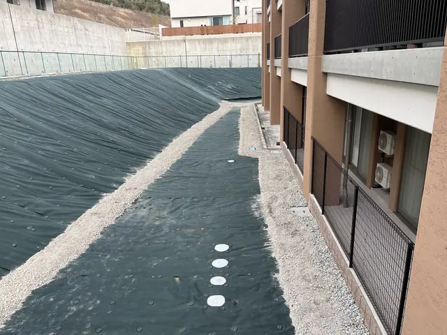 雑草対策バッチリ◎もう雑草で困らずに◎迅速な対応、丁寧な作業を心がけてます！サービスの画像