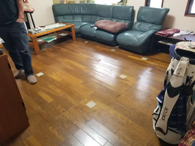 フローリングの補修、張り替えサービスの画像
